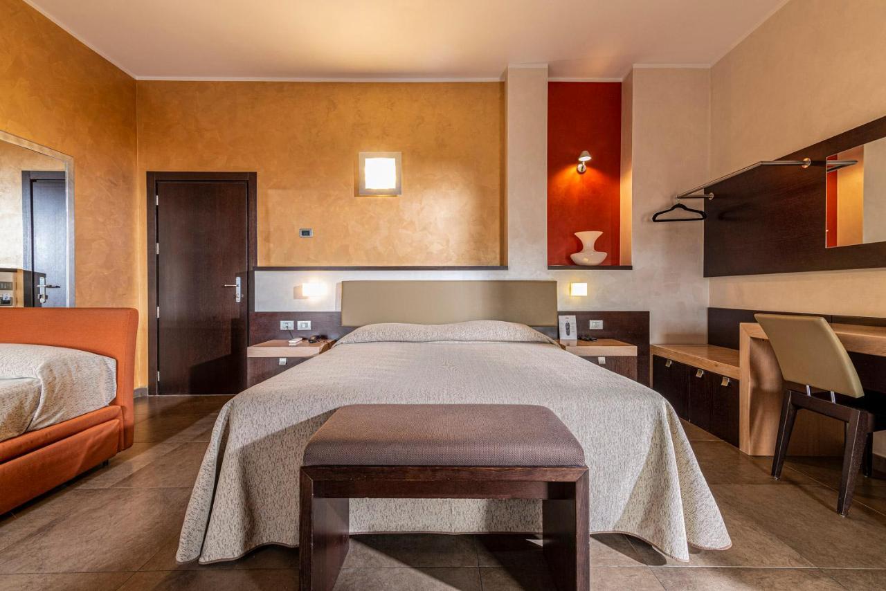 Hotel Dei Nani Ези Экстерьер фото